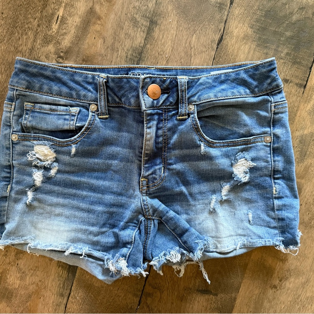 American Eagle Jean Shorts Distressed Frayed Hem size 6